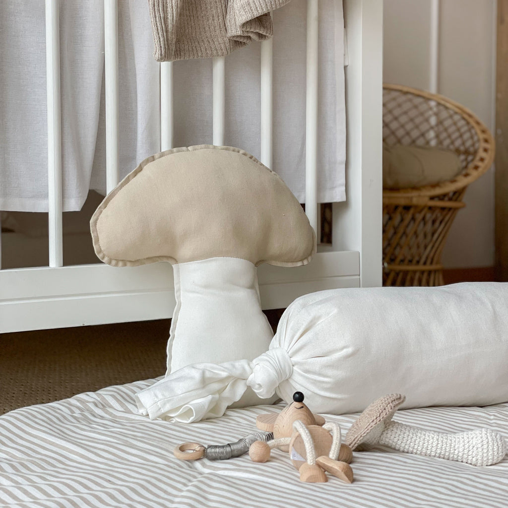 Abeja Reina Cojín Honguito - Main Image