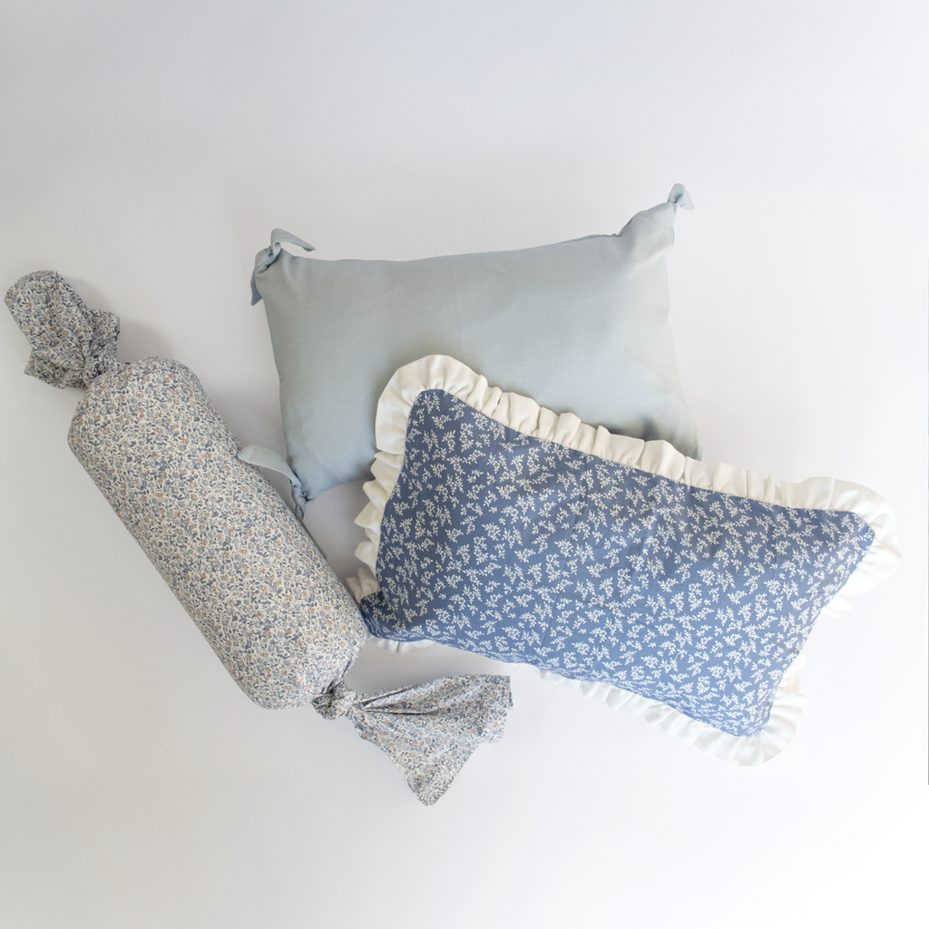Cojín vuelos - Azul flores crudas